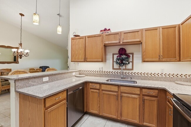 Building Photo - 9363 Bridgeport Dr