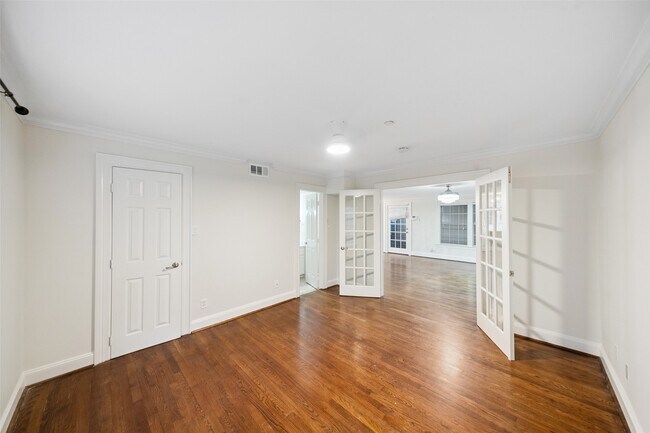 Building Photo - 1621 Heights Blvd