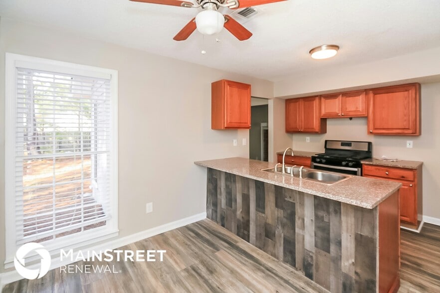 Building Photo - 10972 Clearwater Dr