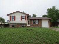 Building Photo - Charming 3-bedroom House in Secuirty-Widef...