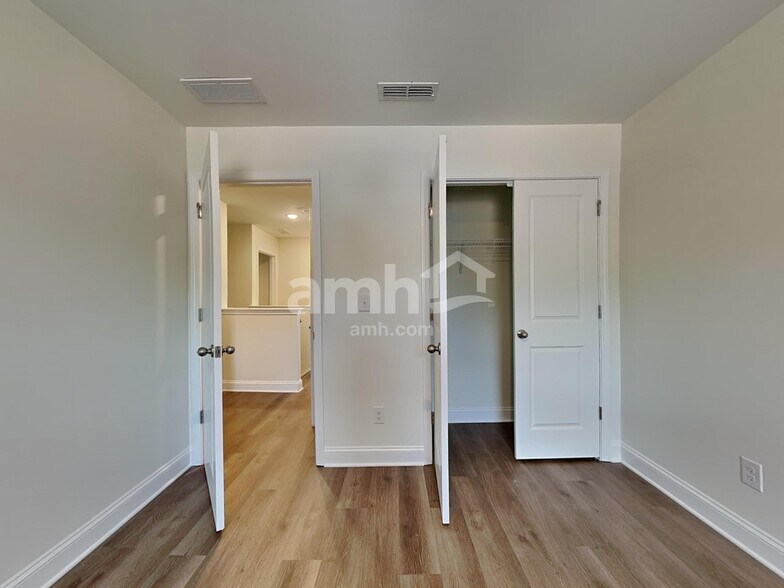 Building Photo - 6075 Rosemore Ln