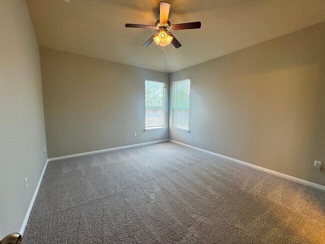 Building Photo - 120 Kingfisher Ln