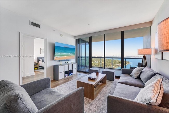 Building Photo - 601 NE 36th St