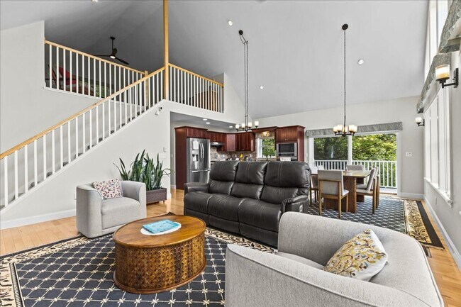Building Photo - Contemporary with Gorgeous Views in Hinesburg, Vermont - Fully Furnished w/ Utilities Included