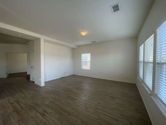 Building Photo - 3540 Clear Creek Rd