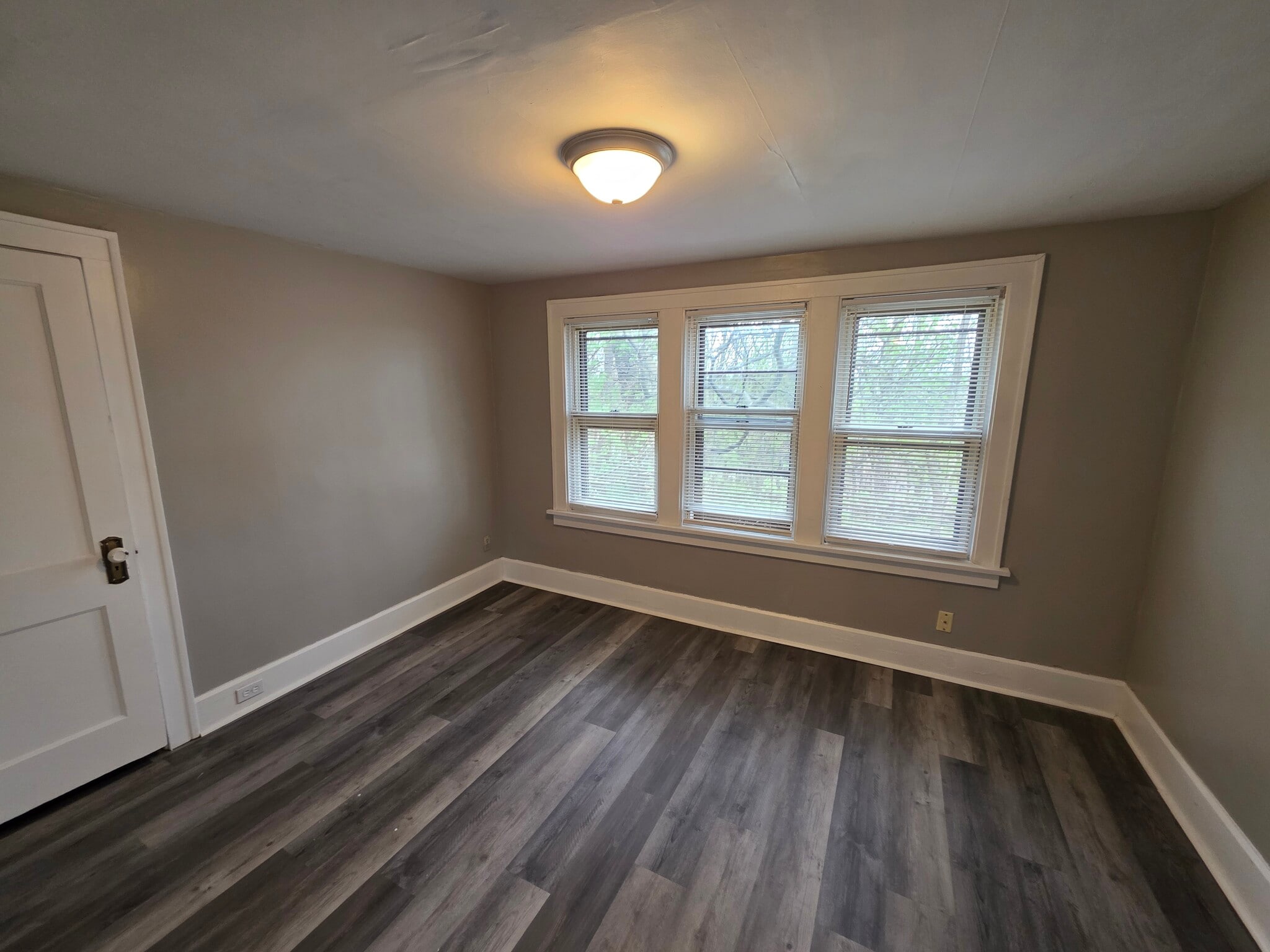 Building Photo - 1820 Malasia Rd