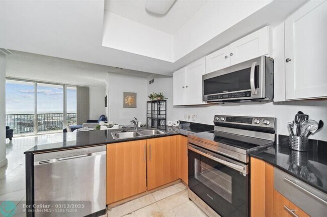 Primary Photo - 1750 N Bayshore Dr