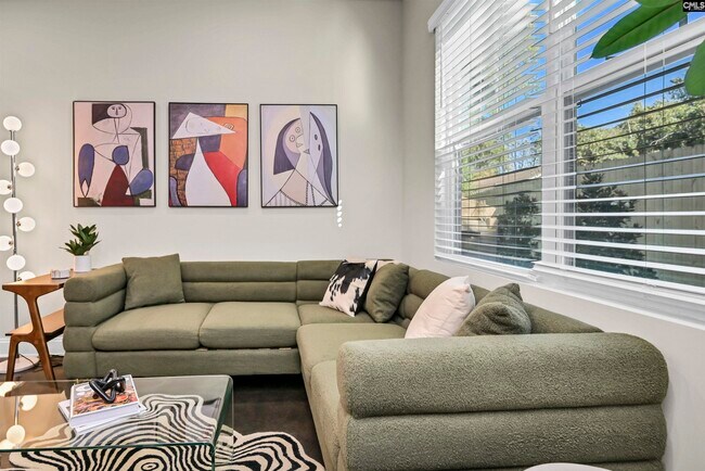 Building Photo - 816 Shull St