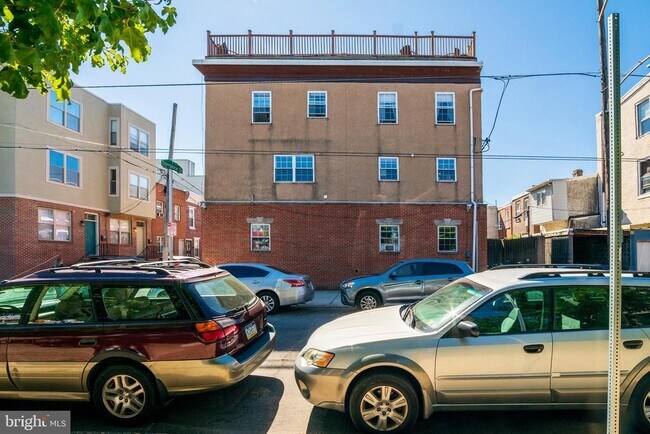 Building Photo - 1130 Dorrance St