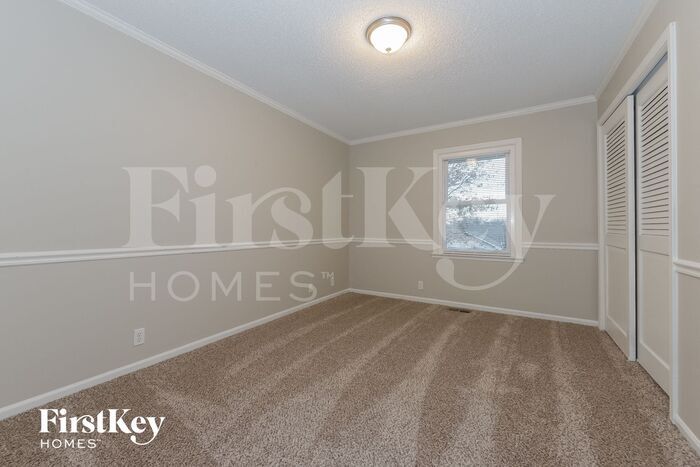 Building Photo - 207 W Heritage Dr