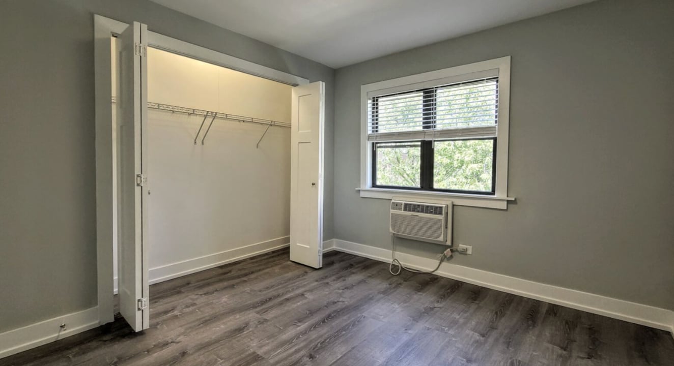 Building Photo - 456 W Barry Ave