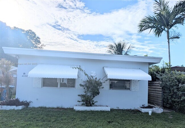 Building Photo - 1004 N 16th Ave