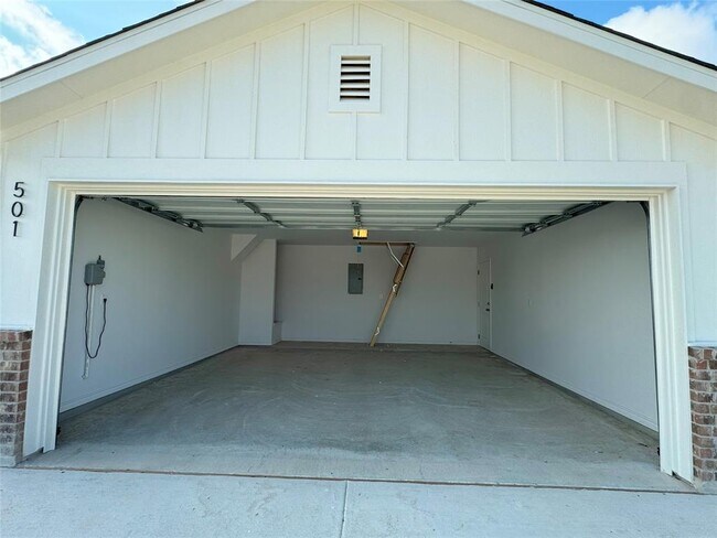 Building Photo - 501 Double Vision Rd