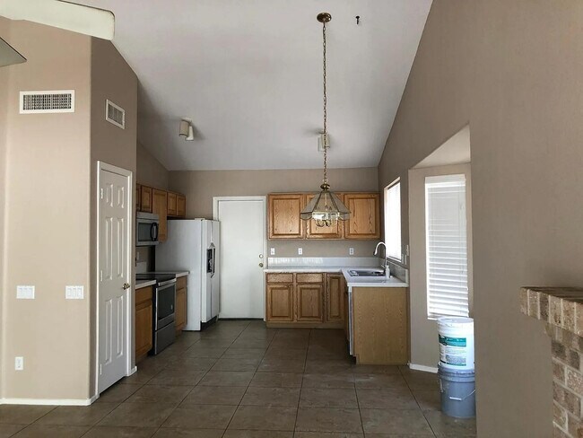 Building Photo - 20621 N 63rd Dr