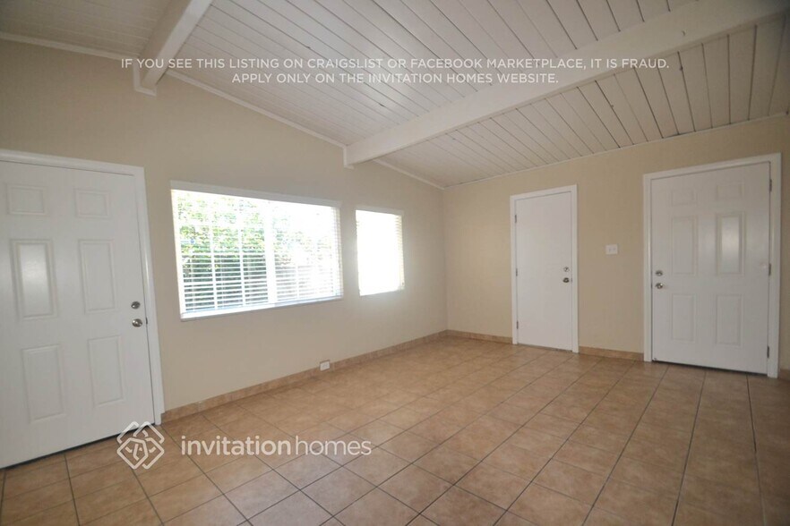 Building Photo - 5727 Cedarglen Dr