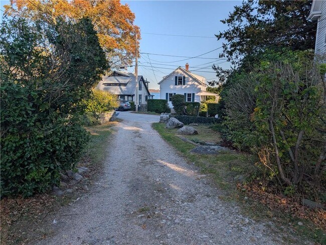 Building Photo - 25 Waterway