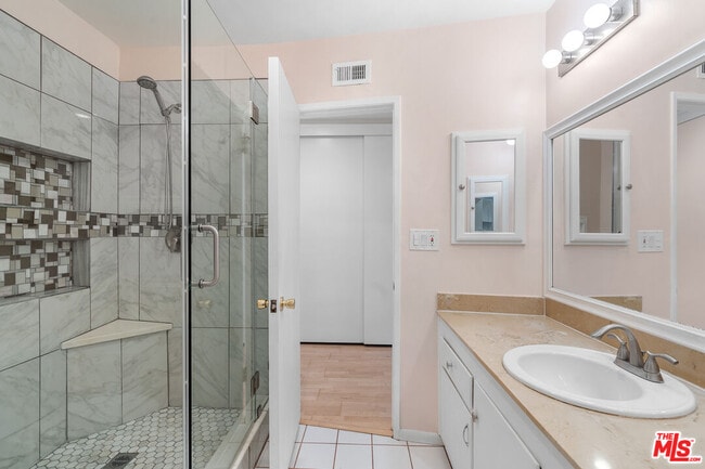 Building Photo - 9631 Crystal View Dr