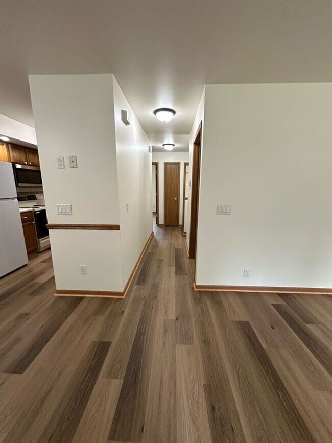 Building Photo - Ellis Avenue Duplex