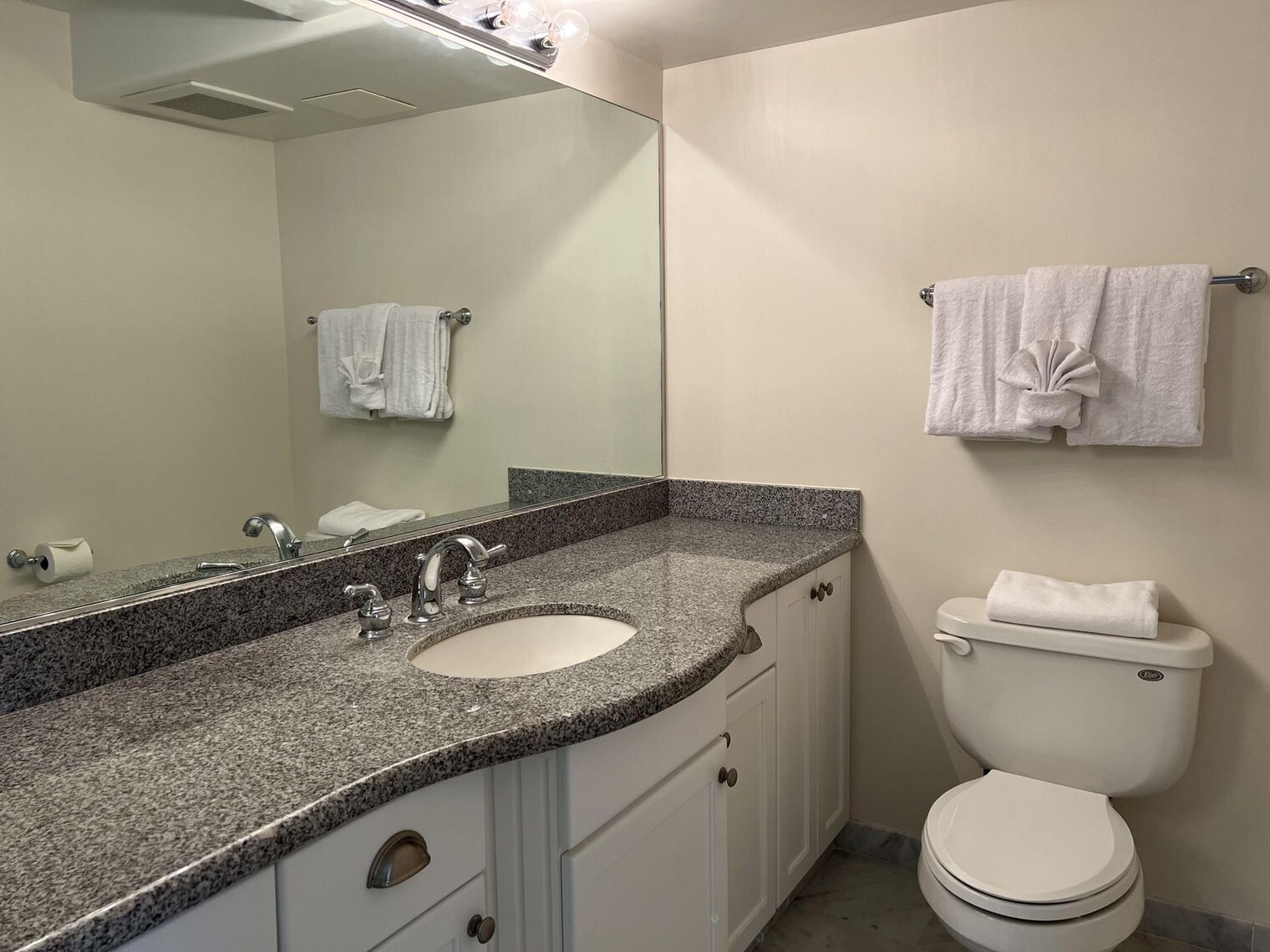 Building Photo - 343 Hobron Ln