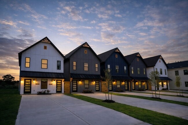 Building Photo - 8013 Cora St