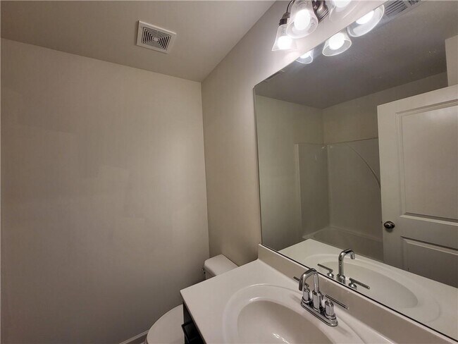 Building Photo - 5163 Madeline Pl