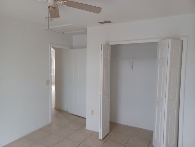 Building Photo - 3018 SE Santa Barbara Pl