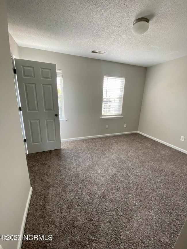 Building Photo - 6009 Grandeur Ave