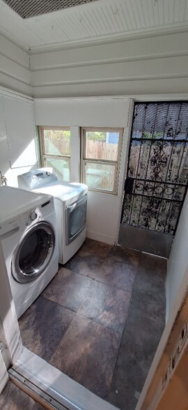 Building Photo - 7832 Elvera St