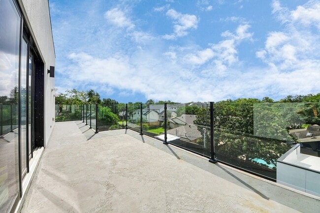 Building Photo - 5327 S Braeswood Blvd