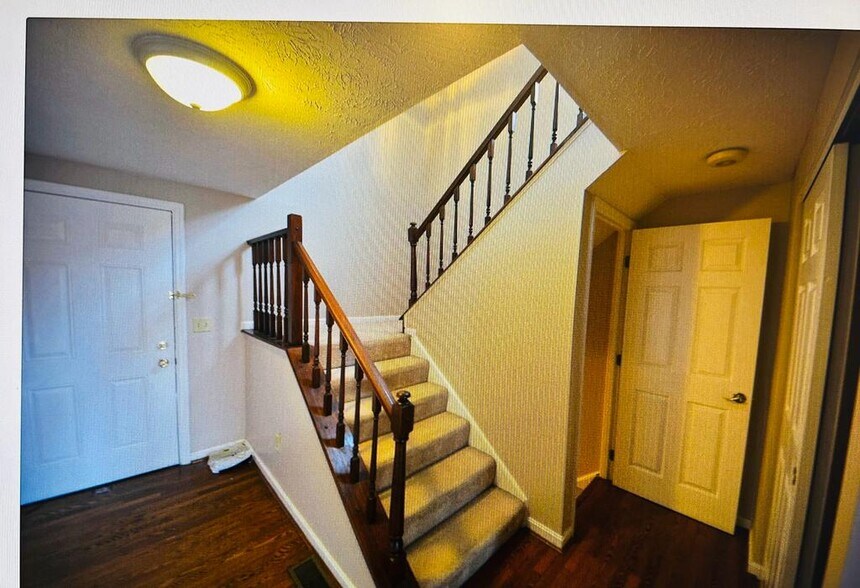 Building Photo - 8051 Hetz Dr