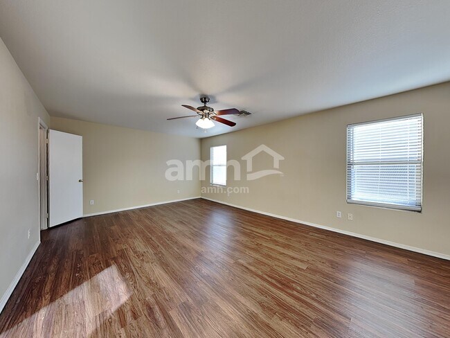 Building Photo - 2205 E 35th Ave