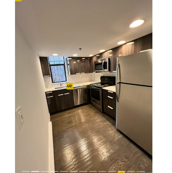 Building Photo - 102 Queensberry St