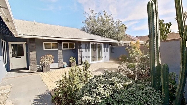 Building Photo - Charming 3Bd House in Costa Mesa