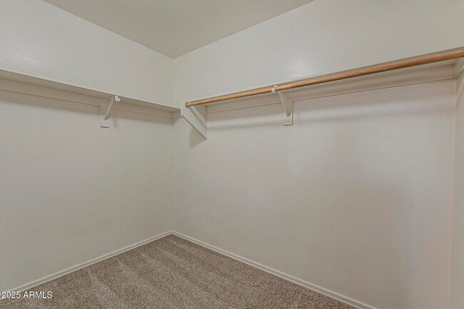 Building Photo - 519 E Rainbow Dr