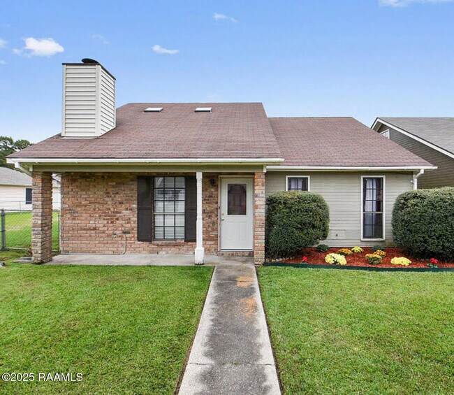 Primary Photo - 115 Larry St