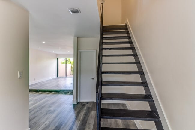 Building Photo - 9137 NW 38th Dr