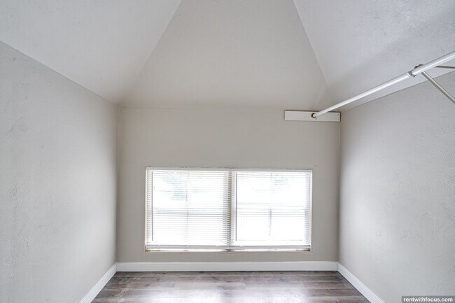 Building Photo - 848 Howard St