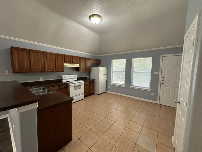 Building Photo - Spacious 4-Bedroom, 2-Bathroom Home for Re...