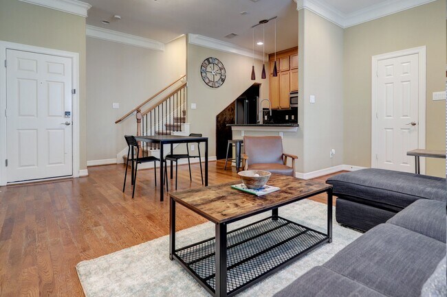 Building Photo - 1530 W 25th St