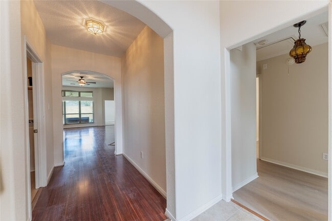 Building Photo - 15334 Redbud Dale Ct
