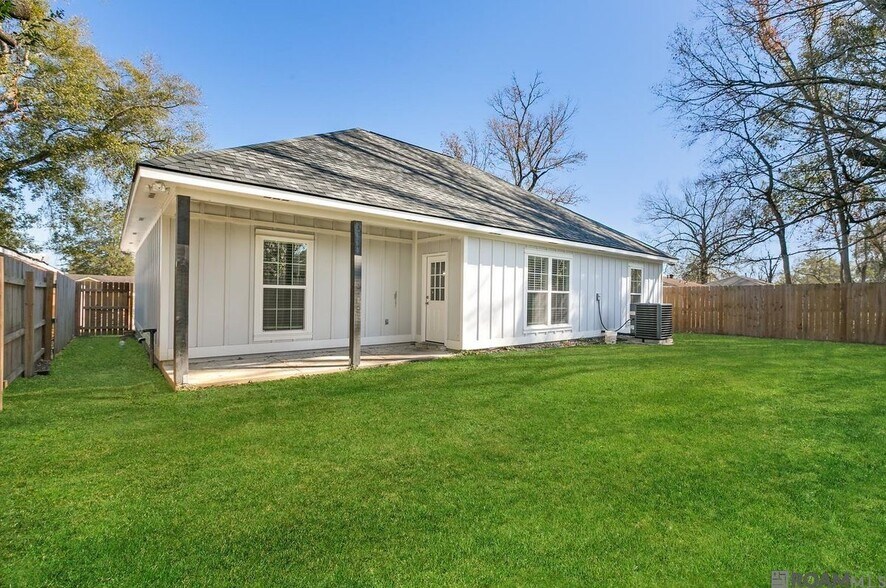 Building Photo - 9536 Avis Ave