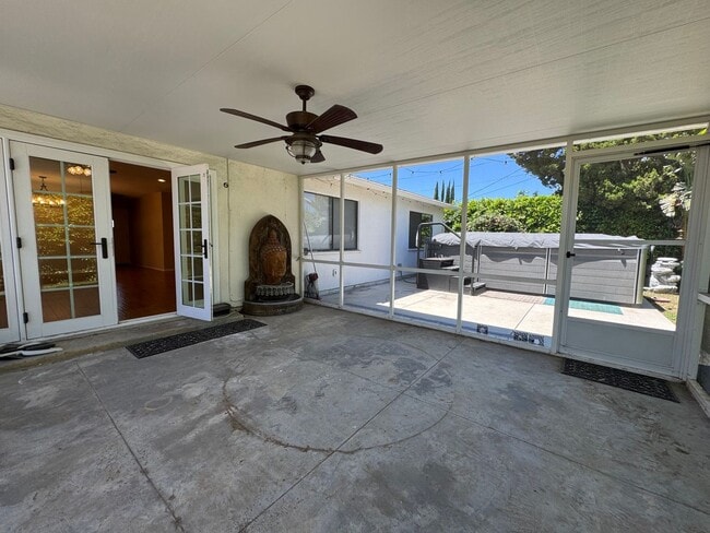 Building Photo - Excellent Location! 4Bed 2Bath Wood Floori...