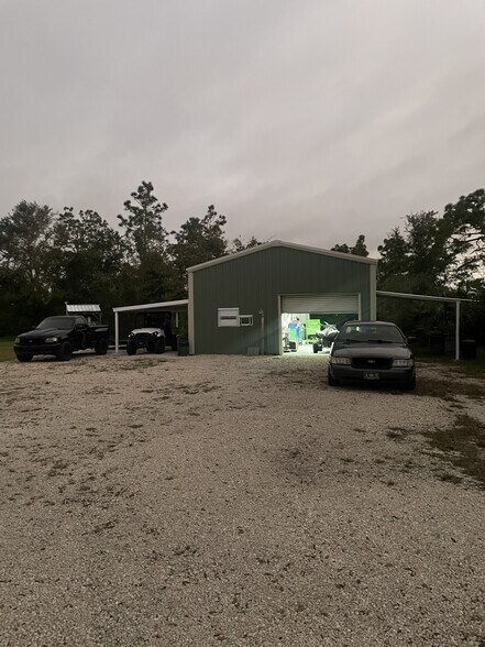 Building Photo - 5144 NE Country Ranches Rd