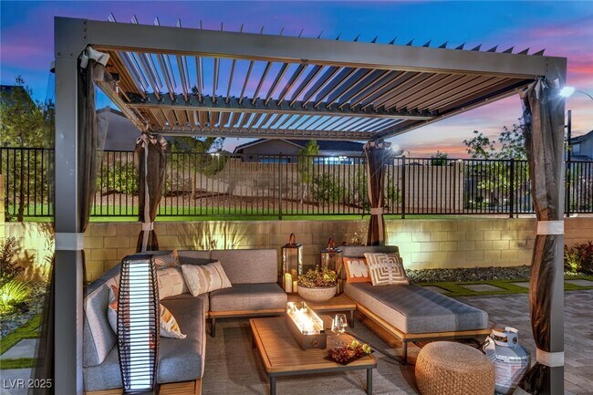 Building Photo - 8907 Roadrunner Ravine St