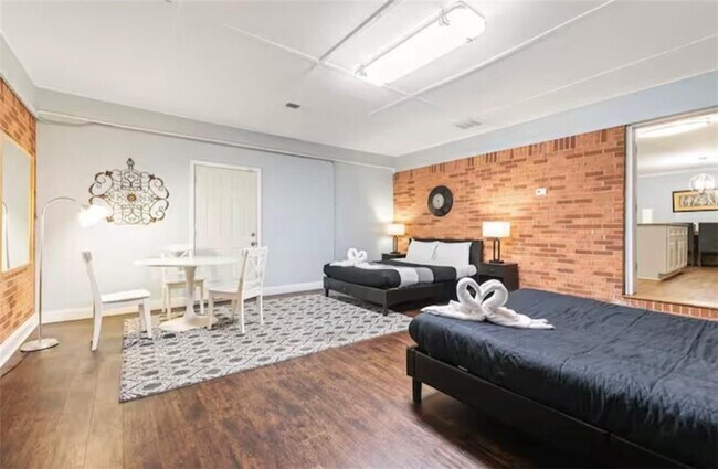 Building Photo - 2596 Dawn Dr