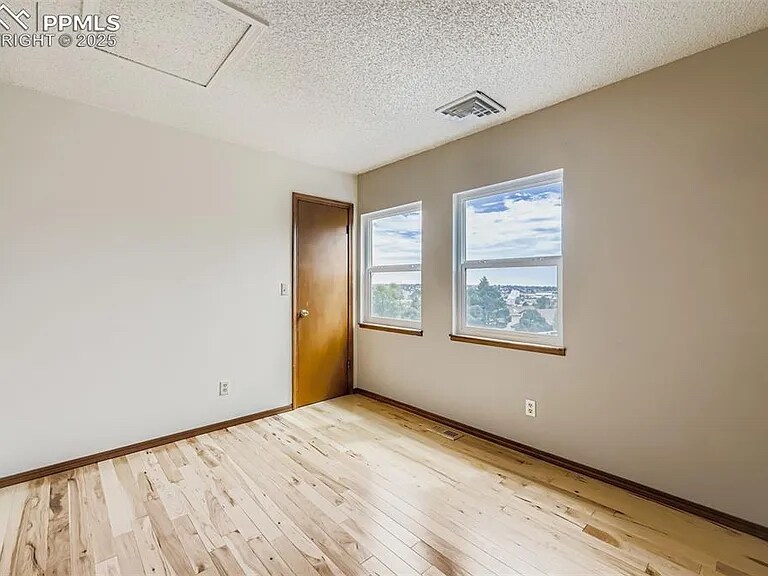 Building Photo - 5410 Sacramento Pl