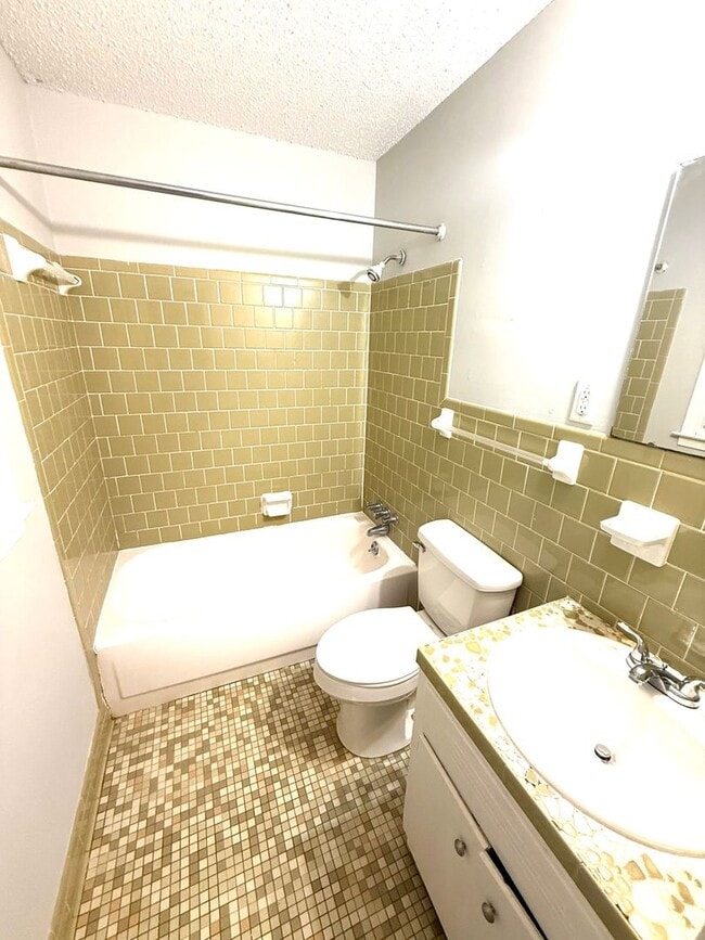 Building Photo - ** 3 Bed 2 Bath located off Eastern Blvd ** call (334) 366-9198 for a self showing