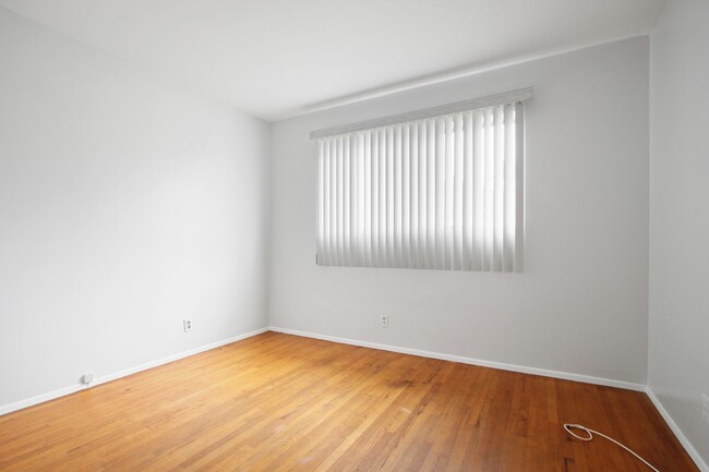 Building Photo - 122-64TH