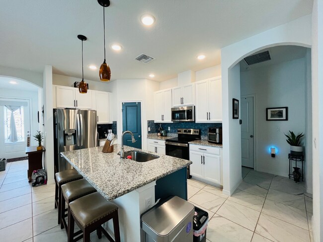 Building Photo - Available for July move-in!