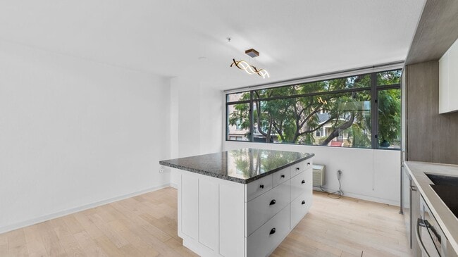 Building Photo - Beautiful 2Br/2Ba Townhome In Little Italy With Views Of The Bay! 3D Tour Link in Description Below!